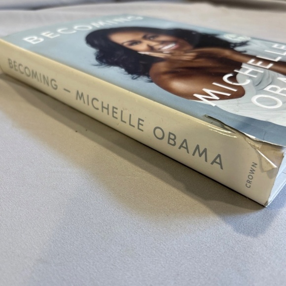 Becoming. Hard cover book by Michelle Obama - Picture 2 of 9